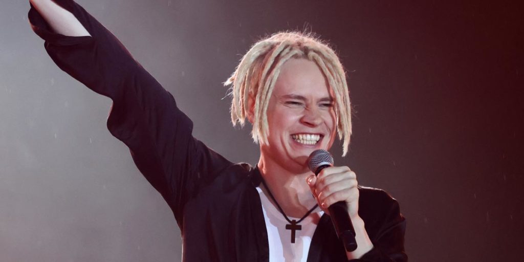 Famous Musician Publicly Humiliated SHAMAN World Today News